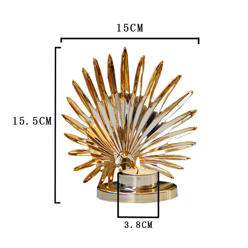Eleganter Kerzenhalter aus goldenem Metall - dekoratives Tisch-Accessoire
