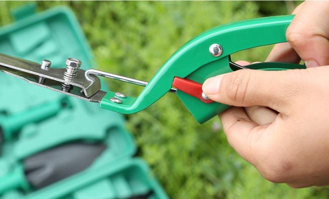 Premium 12-teiliges Gartenwerkzeug-Set mit Tragetasche – Profi Gartenschere, Handschaufel, Hacke, Unkrautstecher, Sprühflasche – Rostfrei, Ergonomisch, Ideal für Gartenarbeit, Balkon & Zimmerpflanzen